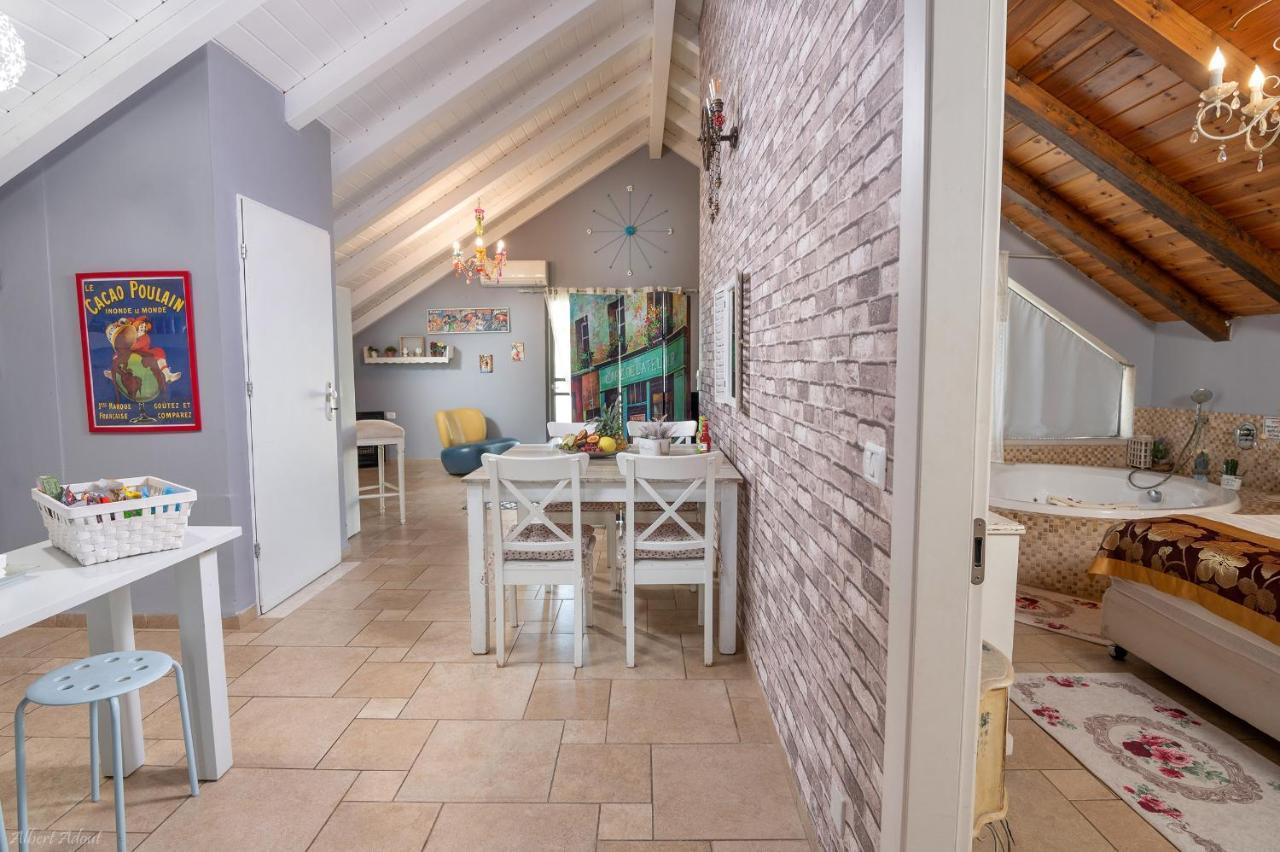 Vila Ahavtia - לזוגות ומשפחות CChad Nes Exteriér fotografie
